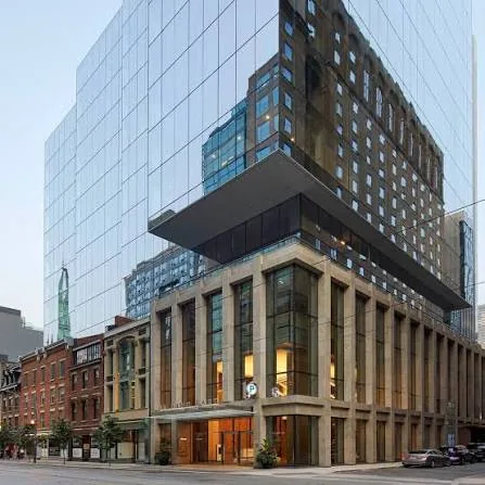 Cantilevered Unitized Glass Curtain Wall Façade